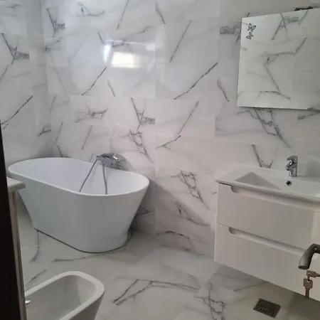 De Inchiriat In Regim Hotelier Hotel