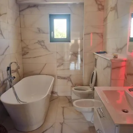 De Inchiriat In Regim Hotelier Constanţa